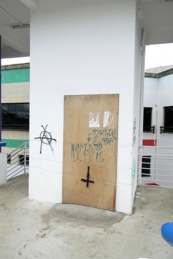 Caixa do elevador do acesso da outra extremidade da av. João Naves de Ávila