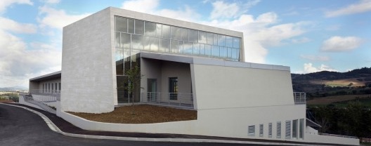 Cherubino Gambardella. Edifício Servizi, Camerino