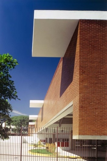 Núcleo de Arquitetura, Terminal de ônibus Lapa, São Paulo, 2003