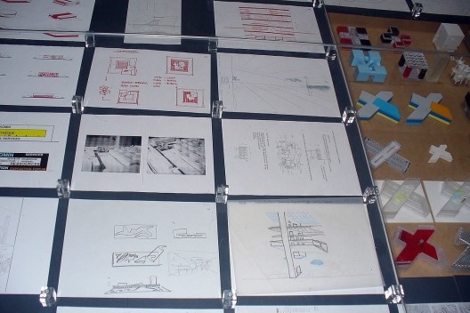 Exposição “(IM)pur, (IN)forme, (IR)réel: 3 bibliothèques pour la France, OMA”, Edifício Lenoir, Escola de Belas Artes, Paris