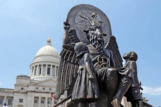 Salve Satanás?