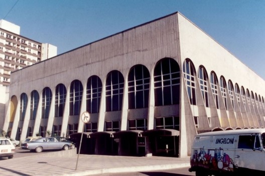 Supermercado Angeloni, Criciúma, projeto original de 1976-1978. Douglas Piccolo Arquitetura