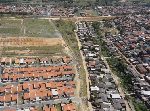 Padrões de parcelamento e uso do solo periféricos