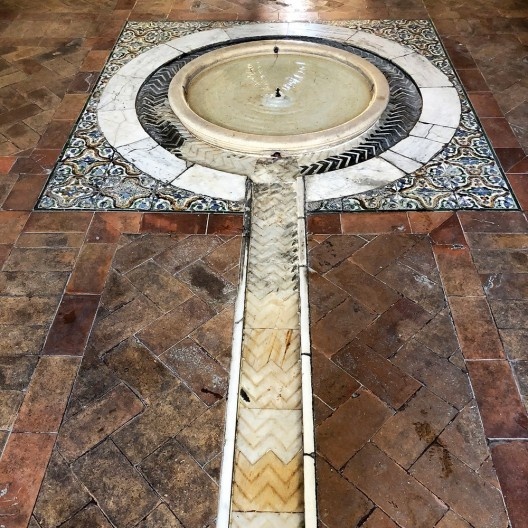 Fonte no interior da Sala de la Justicia, século XIV, no interior do Alcázar