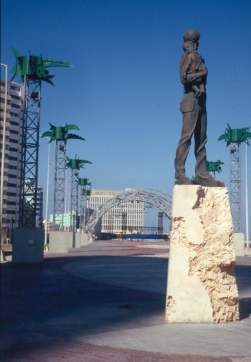 Estátua de José Martí (realista socialista) na Tribuna Anti-Imperialista, 2005
