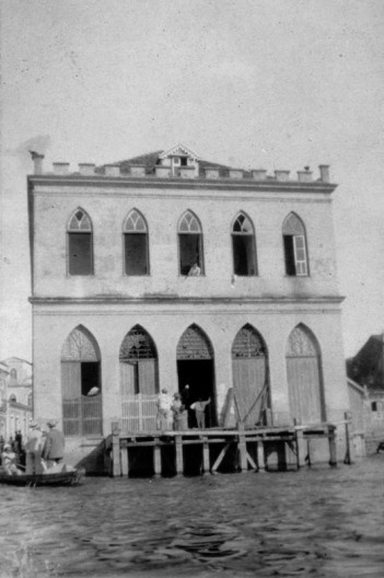 Veneza em Santarém junho – 1927 – (É o hotel) 31 de maio / To be or not to be Veneza / Eis aqui estão ogivas de Santarém, foto e legenda de Mário de Andrade