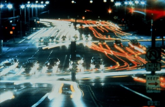 Escena de “Koyaanisqatsi: Life Out of Balance” (1982), dirigida por Godfrey Reggio
