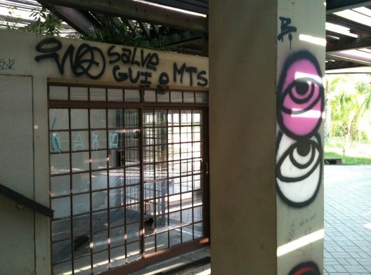 Triste abandono no conjunto de apoio ao Parque