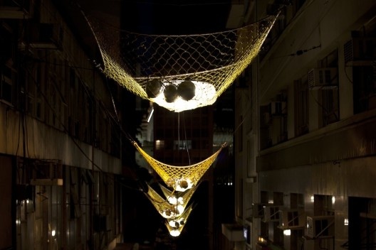 Instalação artística Clara-Clara, de Laura Vinci