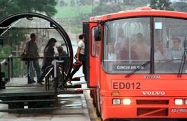 Curitiba – Ônibus Biarticulado e Estações Tubo