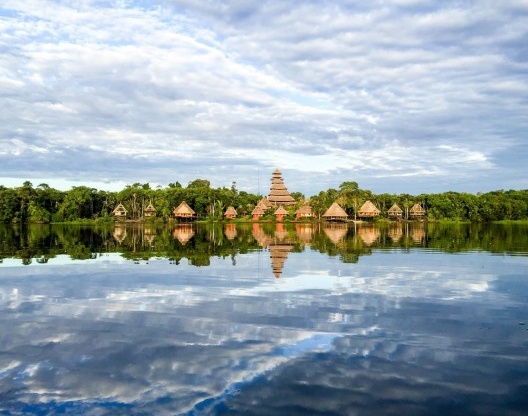 Torre de Napo Wildlife Center, Comunidade Kichwa Añangu, Parque Yasuní, Província de Orellana, Equador, 2015. Arquitetos Paula Izurieta e Gabriel Moyer-Pérez / Caá Porá