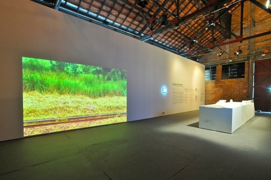 Gisela Motta & Leandro Lima, Passei-o, 2005. Exposição Território de Contato, Sesc Pompeia, 2012