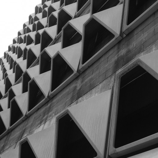 Fachada do edifício da Faculdade Farias Brito, atual Universidade de Guarulhos