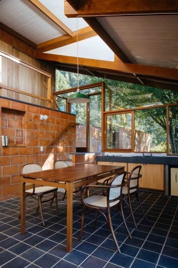 Casa de meia encosta, São Francisco Xavier SP, 2013. Arquitetos Denis Joelsons e Gabriela Baraúna Uchida