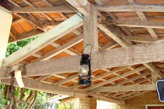 Figura 4- Estrutura da cobertura da casa sede, na Fazenda São Geraldo, Pantanal do Negro - MS