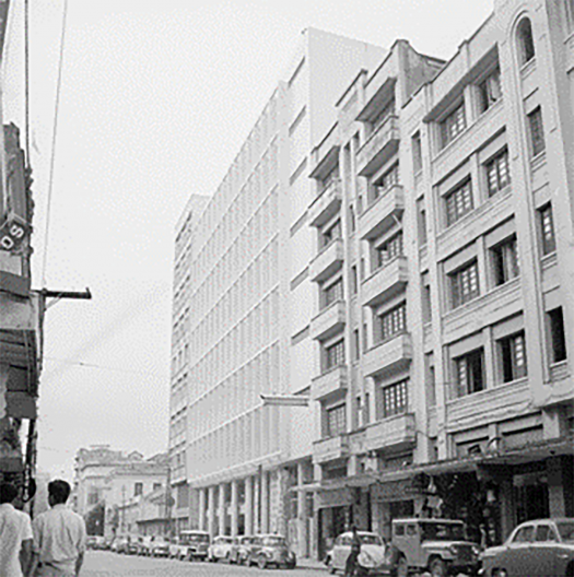 Edifício das Repartições Públicas, vista do prédio concluído na avenida Jerônimo Monteiro, 1962, Vitória ES