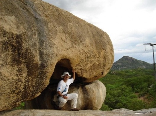 Pedra Furada, um dos atrativos turísticos naturais do Geossítio Pico do Totoró