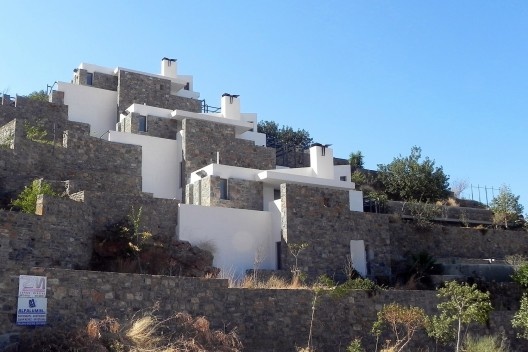 As escalonadas e geminadas residências tem programas idênticos