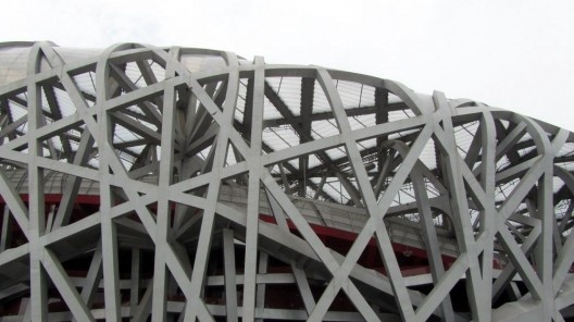 O emaranhado de linhas no Ninho de Pássaro visto de fora