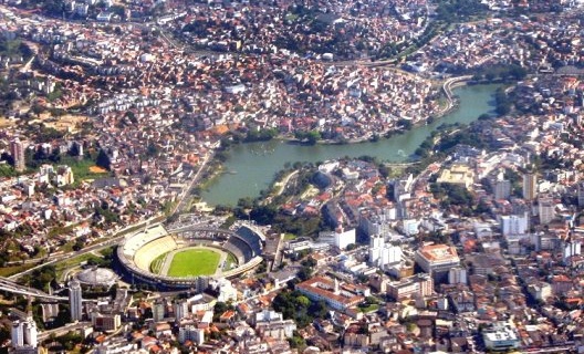 Foto aérea do Estádio da Fonte Nova e do Dique do Tororó