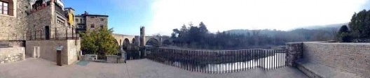 Vista de Besalu, com rio Fluviá e Ponte ao fundo
