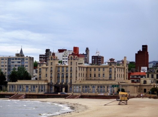 Art déco na rambla e praia no Rio da Prata, nov. 2013