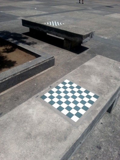 Tabuleiros pintados nos bancos em 2013