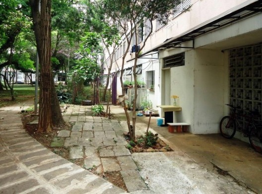 Situação atual do Crusp, com os térreos de todos os blocos fechados