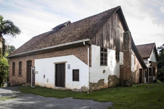 Antiga Cervejaria Feldmann, Blumenau. Arquitetura enxaimel. Fundada em 1898, a antiga cervejaria abriga o Centro Cultural do bairro Vila Itoupava