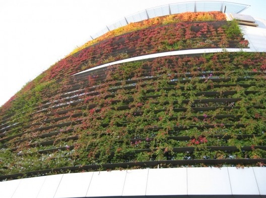 cortinas verdes no outono chileno, arquiteto Enrique Browne