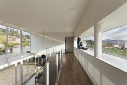 Casa vale do sol, corredor do pavimento superior. Marcos Franchini