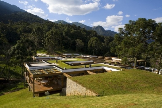 Casa Grelha, Serra da Mantiqueira SP. Forte, Gimenes & Marcondes Ferraz Arquitetos, 2007