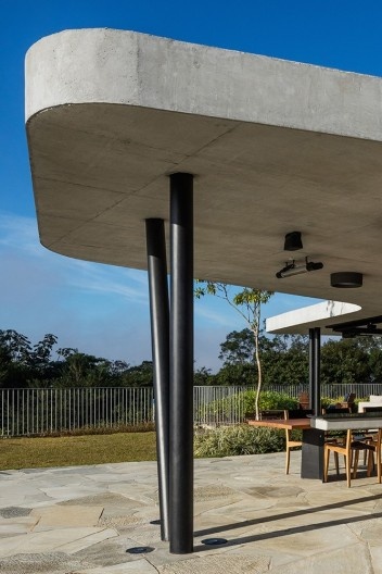 Casa LLF, São José dos Campos SP Brasil, 2019. Arquitetos João Paulo Daolio e Thiago Natal Duarte (autores) / Obra Arquitetos