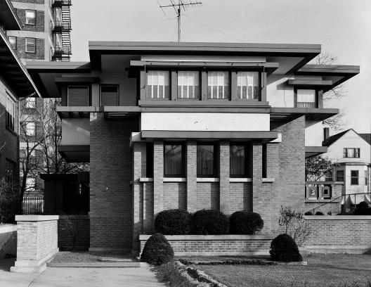 Emil Bach House, elevação occidental, North Sheridan Road, Chicago, Estados Unidos, 1915. Arquiteto Frank Lloyd Wright