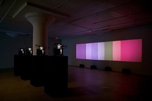 Paul Sharits, Shutter Interface, 1975, na exposição ColorForms no Hirshhorn Museum and Sculpture Garden, 2011