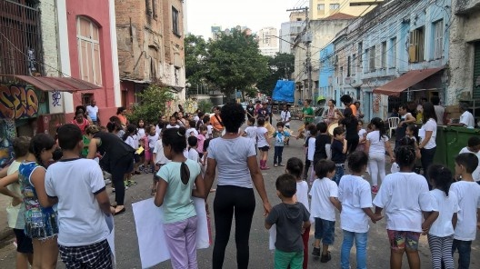 Cortejo de Maracatu realizado na Rua Sinimbu em 2016