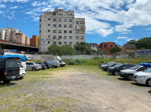 O rio sob o estacionamento