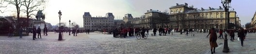Panorama do adro da Notre Dame de Paris