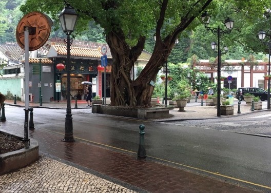 Macau, templo budista em ambiente urbano tipicamente português, 12/10/2016