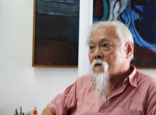 Haruyoshi Ono em seu escritório