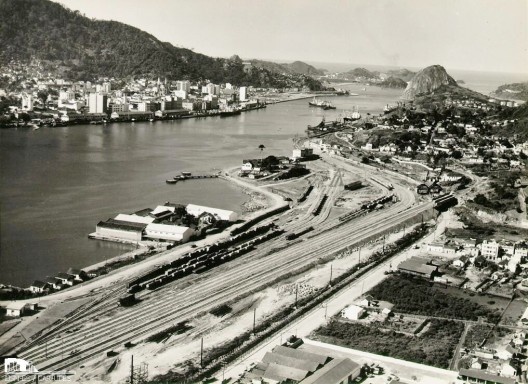 Terminais portuários em Vila Velha e pátio ferroviário (déc.1960)