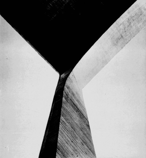 Sede da Editora Mondadori, Milão, Itália, 1968. Arquiteto Oscar Niemeyer
