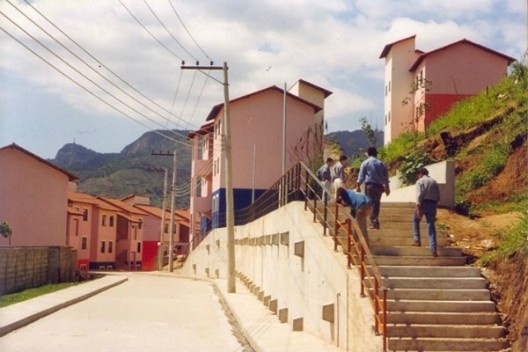 Favela-Bairro Mangueira, Rio de Janeiro. Arquiteto Paulo Casé, 1998