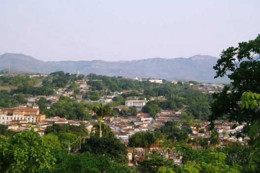 Serra Dourada e cidade de Goiás