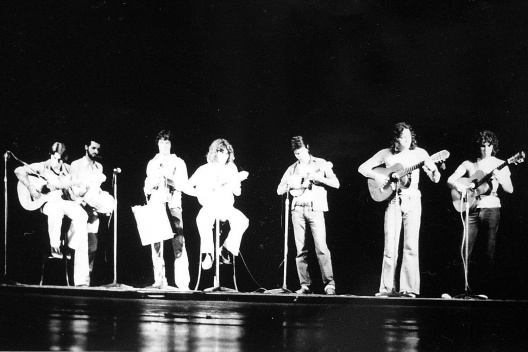 Xoro Roxo no Teatro Municipal de São Paulo, 1978. Swami, Job, André, Joel, Zé Fernando, Alberto e Kiko