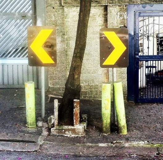 Barras de metal para proteção contra automóveis