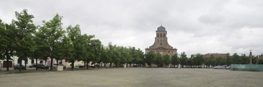 Neuf-Brisach, Praça de Armas com a Igreja Real de São Luiz