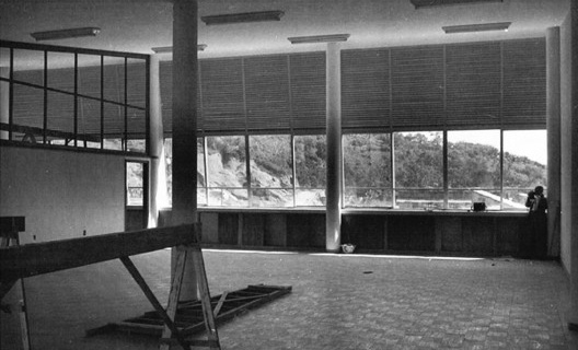 Escola Politécnica, esquadria a partir do interior da sala, década de 1950