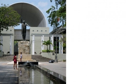 Praça com a estátua do poeta Munoz Rivera, pai do ex-governador porto-riquenho Luis Munoz Marin