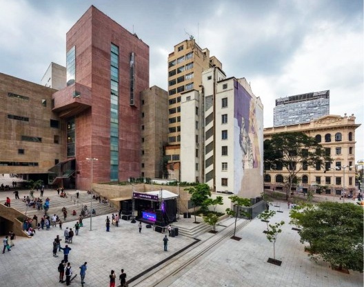 Praça das Artes, acesso Vale do Anhangabaú, São Paulo. Arquitetos Francisco Fanucci, Marcelo Ferraz e Marcos Cartum Foto Equipe FAU Mackenzie